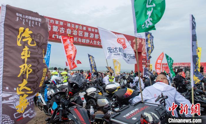 上千车手赴锡林郭勒参加全国车王争霸赛，越野