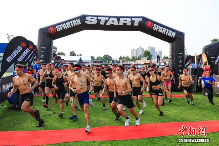 成都承办全国近五千名勇士参与斯巴达勇士挑战