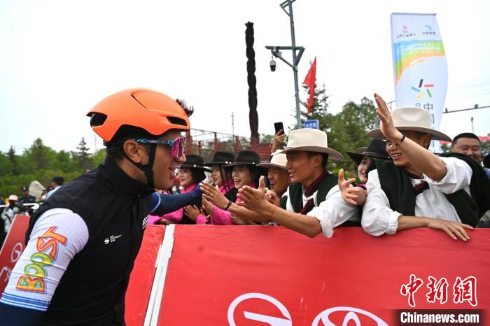 比利时车手达维德·佩尔西科勇夺环青海湖赛段冠