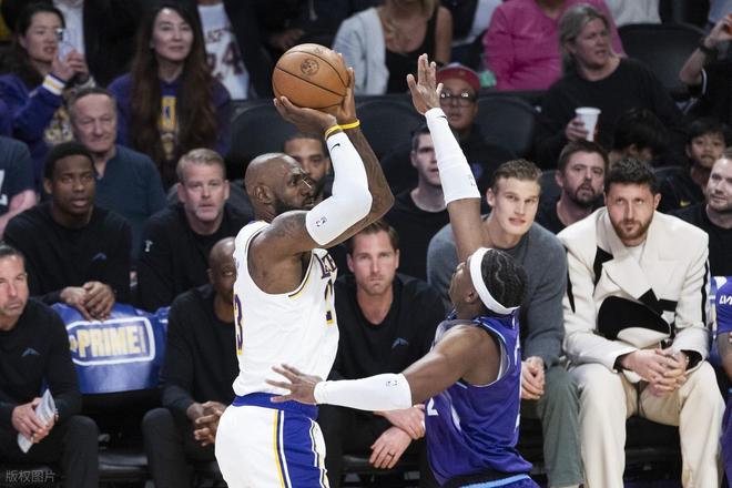 掘金马刺对决成西部排名关键战 约基奇爆发助球