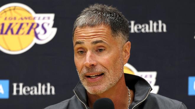 雷霆交易卡鲁索引湖人迎回防守悍将引热议