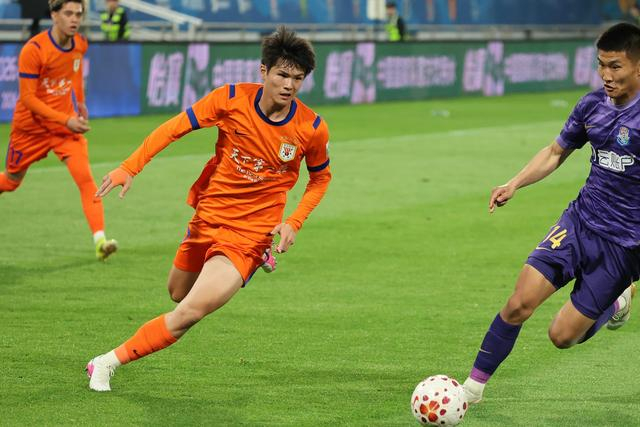 山东泰山迎战青岛海牛阵容大调整 年轻门将首发